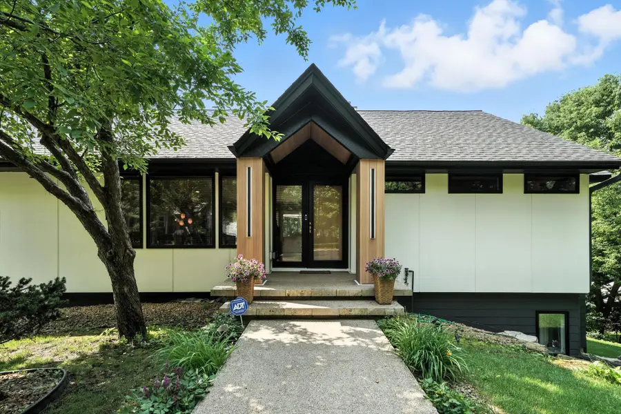 16515 Hilltop Terrace, Minnetonka, MN 55345 - Image #2