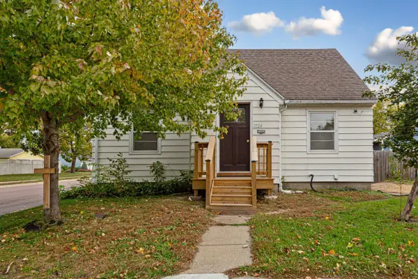 1024 Center Street, North Mankato, MN 56003