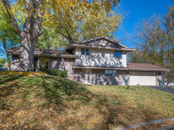 3032 Independence Circle N, New Hope, MN 55427