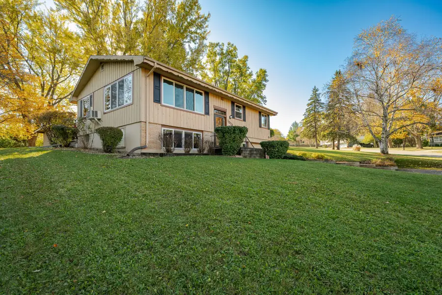 1073 Forest Hills Drive Sw, Rochester, MN 55902 - Image #2