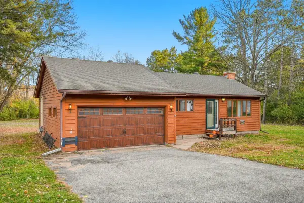 418 Springer Avenue, Elmwood, WI 54740