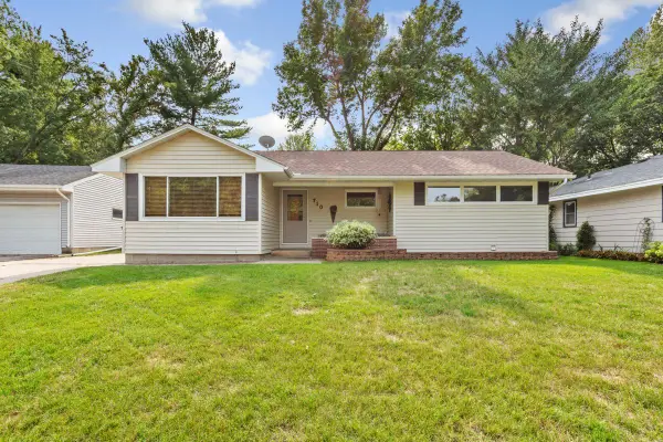 710 Upper Johnson Circle, Saint Peter, MN 56082