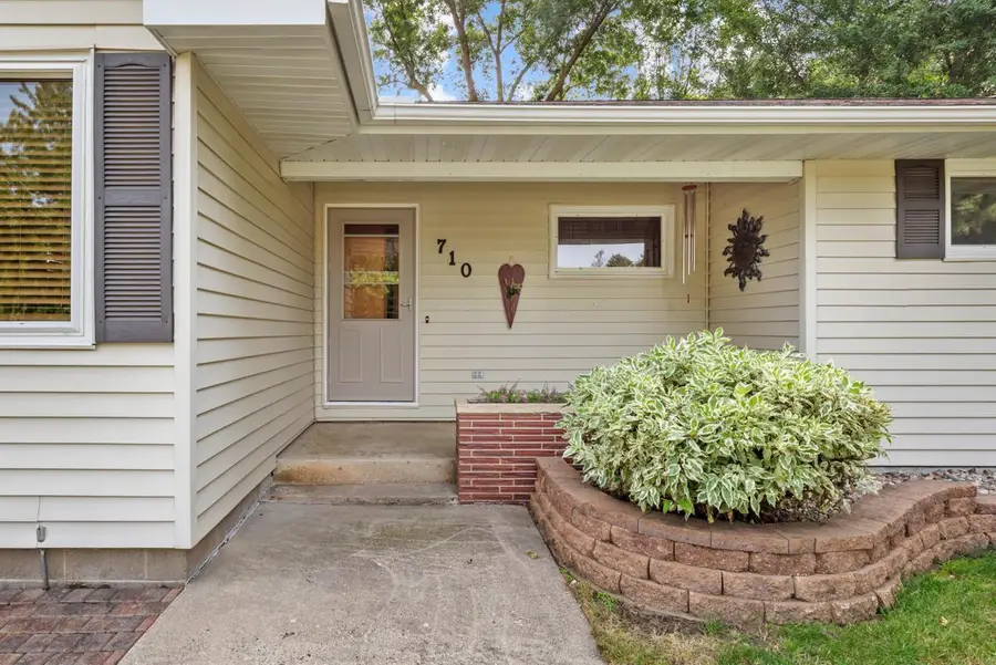 710 Upper Johnson Circle, Saint Peter, MN 56082 - Image #3