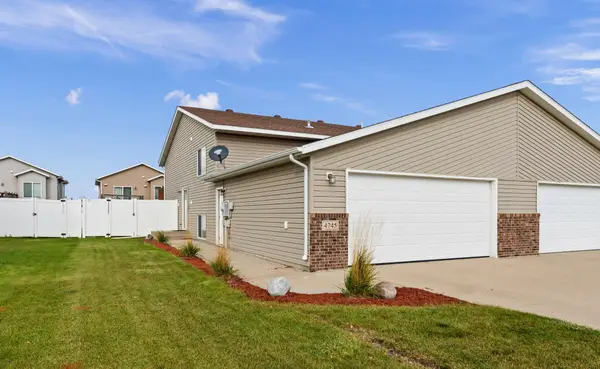 4745 51st Avenue S, Fargo, ND 58104
