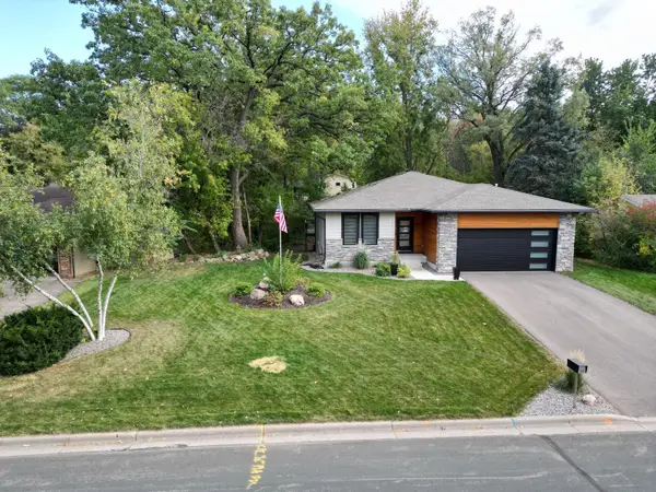 411 Oakland Lane, Burnsville, MN 55337