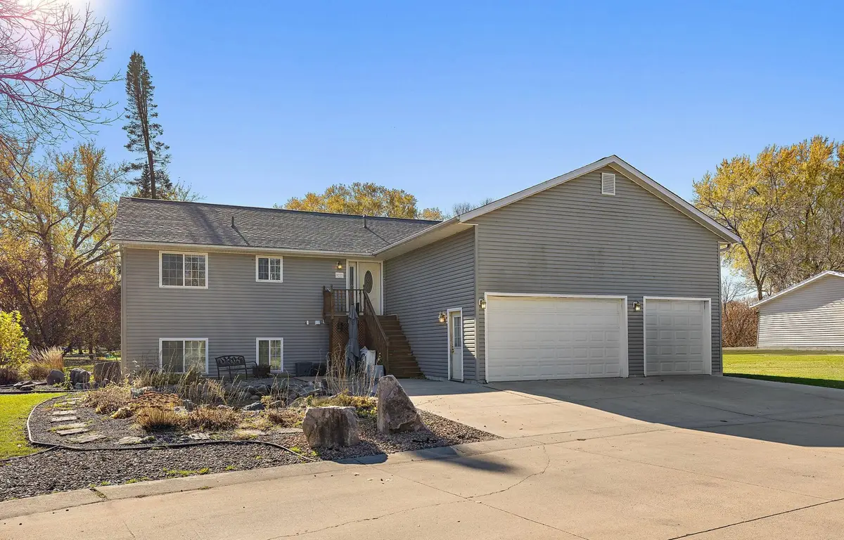 1055 Johnson Place Se, Owatonna, MN 55060 - Image #1