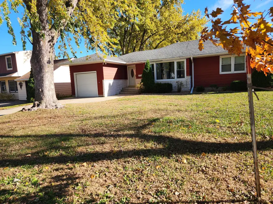 902 Clausen Avenue, Albert Lea, MN 56007 - Image #2