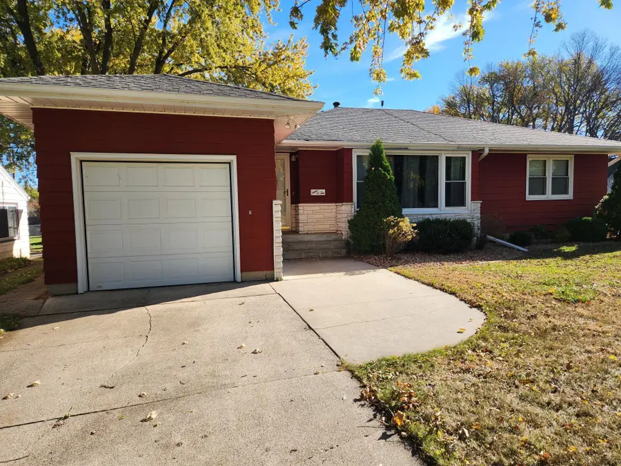 902 Clausen Avenue, Albert Lea, MN 56007 - Image #3