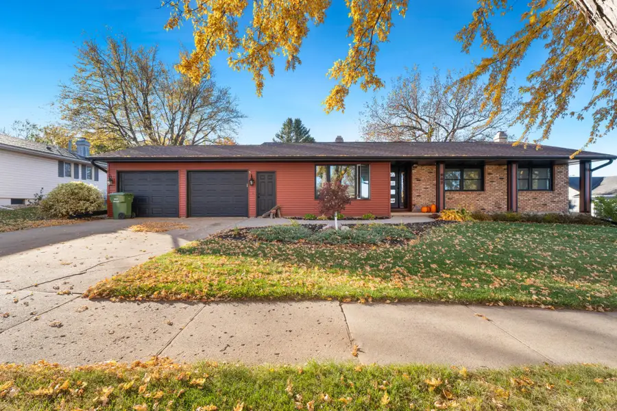 957 Miles Drive, Worthington, MN 56187 - Image #2