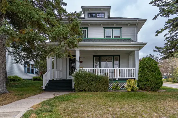 221 E 6th Street, Crookston, MN 56716