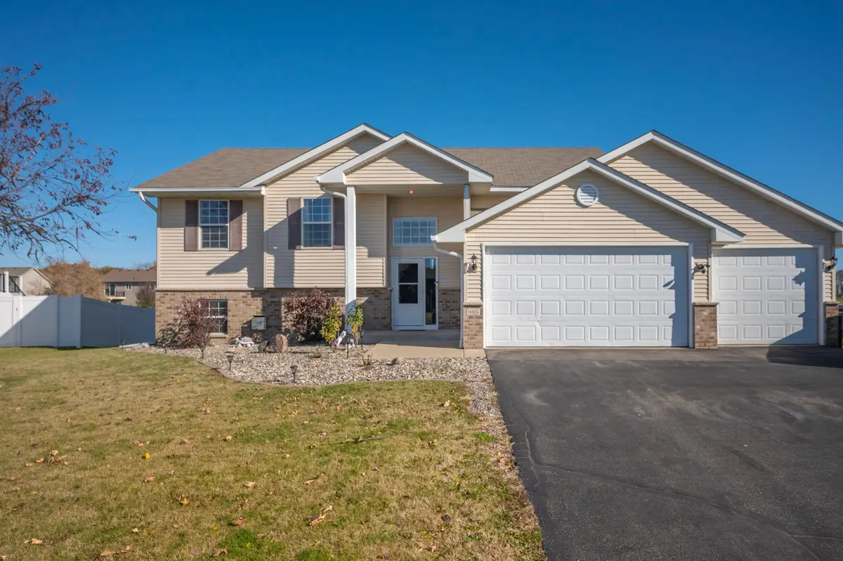 985 Farmers Ridge Trail, Belle Plaine, MN 56011 - Image #1