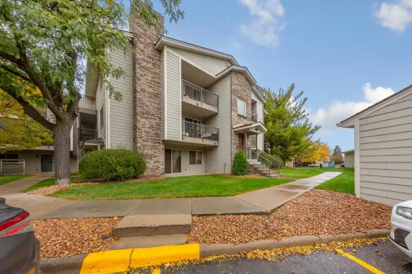 2100 Ridge Drive #13, Saint Louis Park, MN 55416
