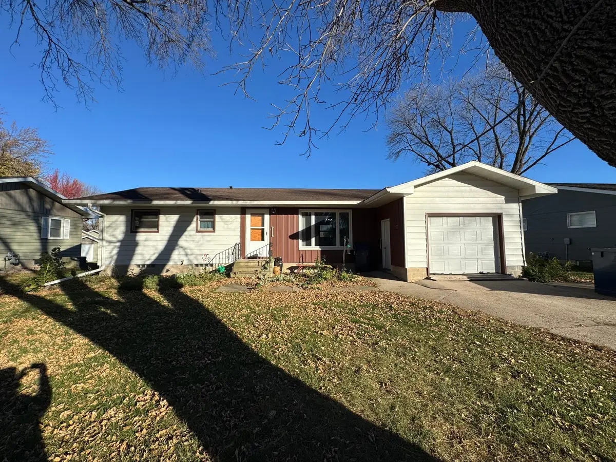 625 3rd Avenue Ne, Sleepy Eye, MN 56085 - Image #1