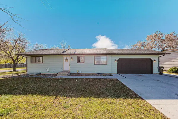 519 10th Avenue E, West Fargo, ND 58078