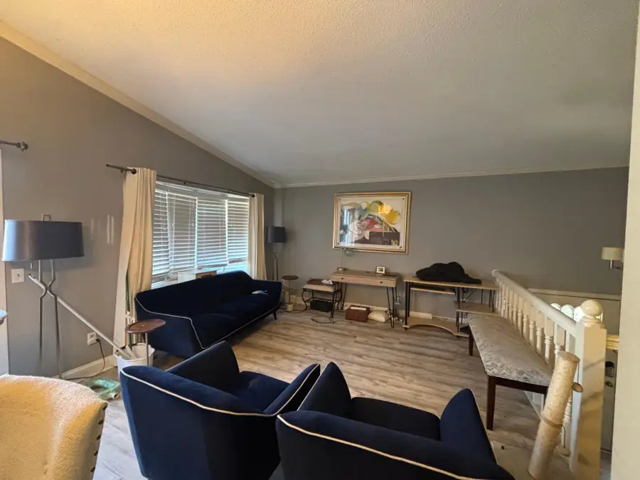 5653 Chatsworth Street N, Shoreview, MN 55126 - Image #2