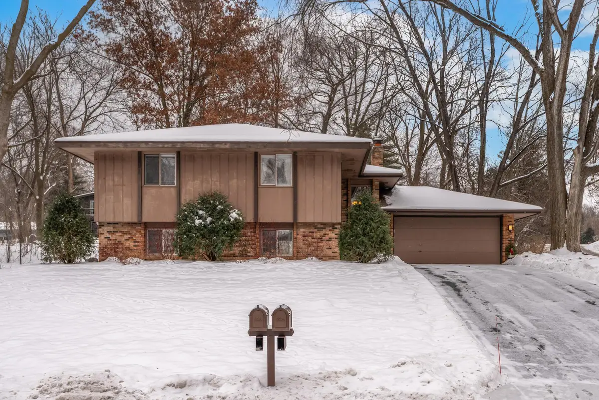 12825 Woodview Lane, Burnsville, MN 55337 - Image #1