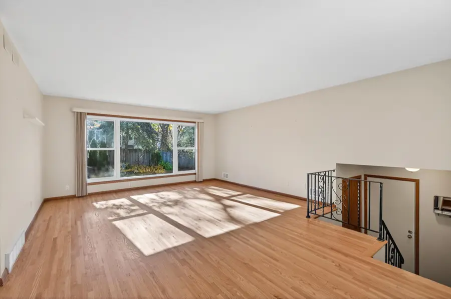 7149 Foxboro Lane, Woodbury, MN 55125 - Image #2