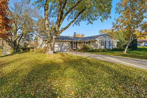 447 Transit Avenue, Roseville, MN 55113