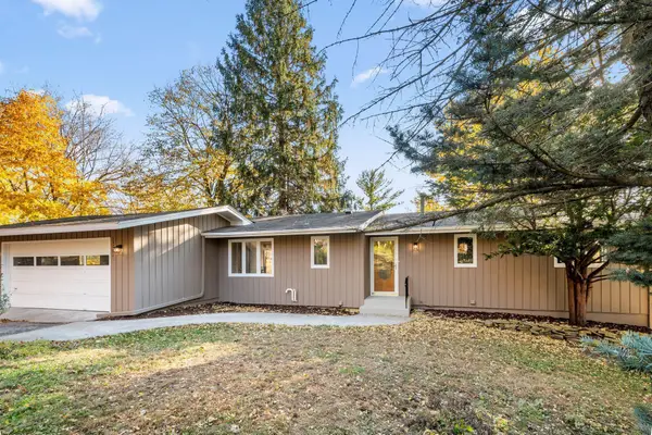 15701 Oak Ridge Road, Eden Prairie, MN 55346