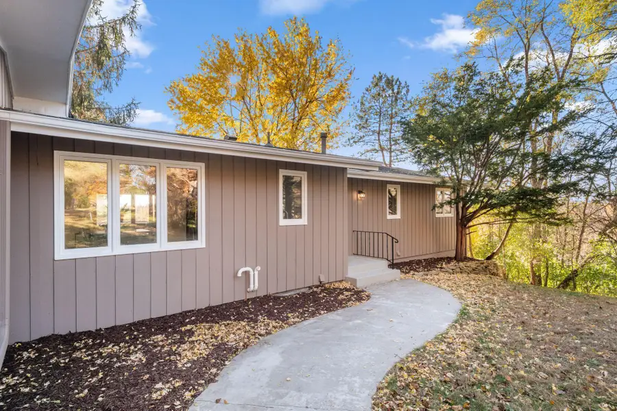 15701 Oak Ridge Road, Eden Prairie, MN 55346 - Image #3