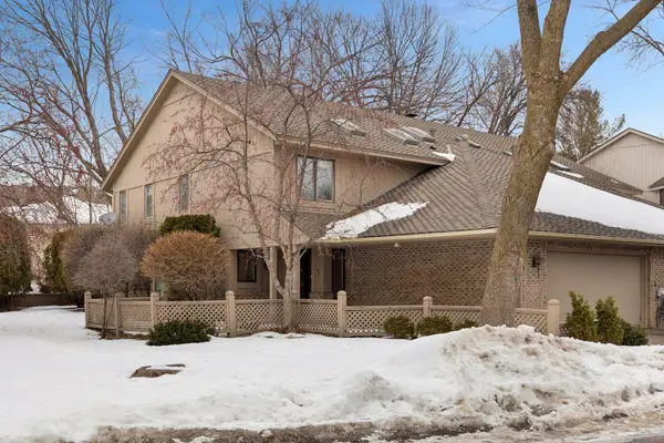 1135 Hollybrook Drive, Wayzata, MN 55391