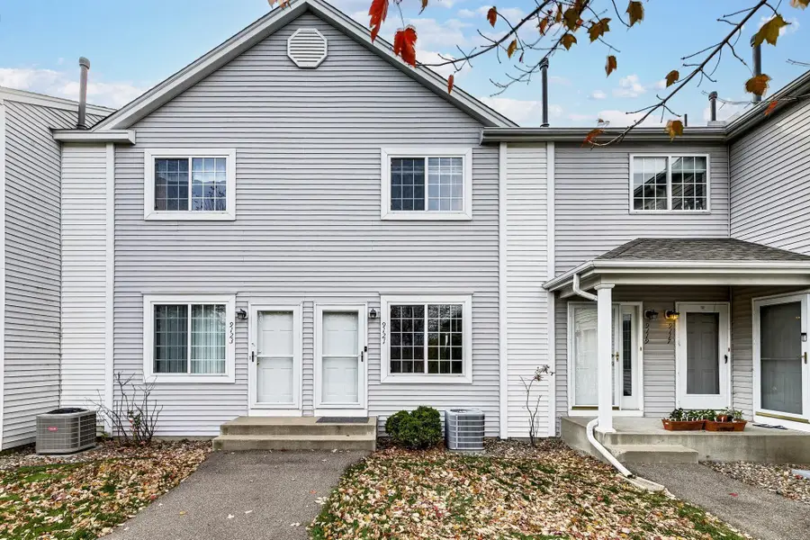 9121 Scarlet Globe Drive, Eden Prairie, MN 55347 - Image #2