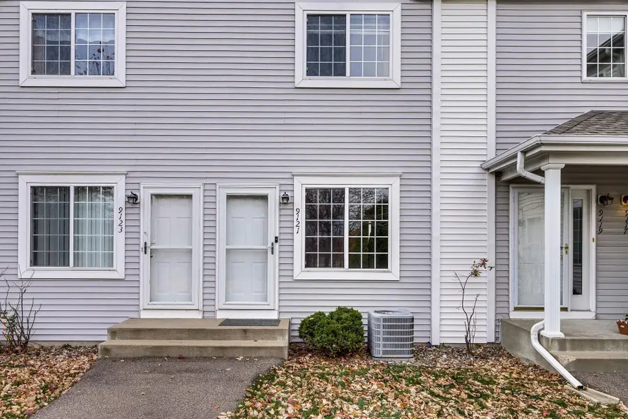 9121 Scarlet Globe Drive, Eden Prairie, MN 55347 - Image #3