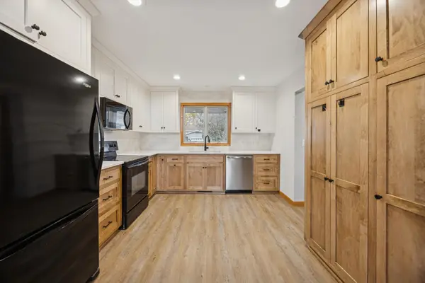 10485 Lee Drive, Eden Prairie, MN 55347