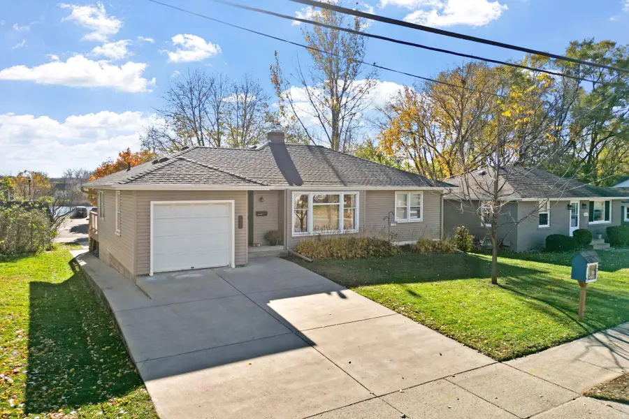 808 Stoughton Avenue, Chaska, MN 55318 - Image #2