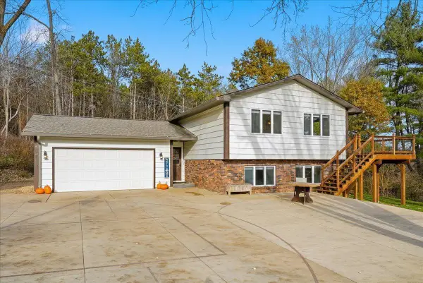 70 Oak Ridge Drive, Troy Twp, WI 54022