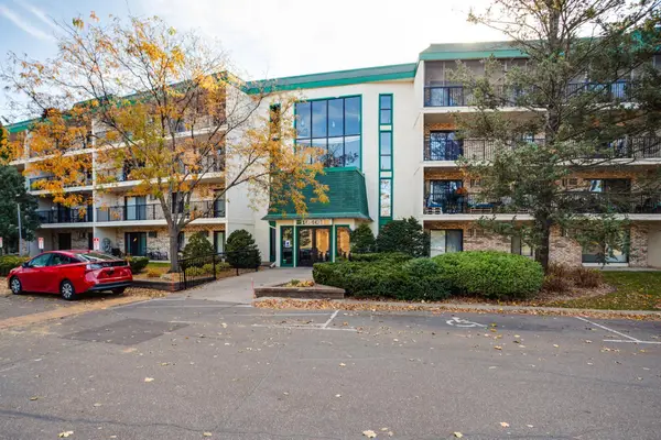 10401 Cedar Lake Road #215, Minnetonka, MN 55305