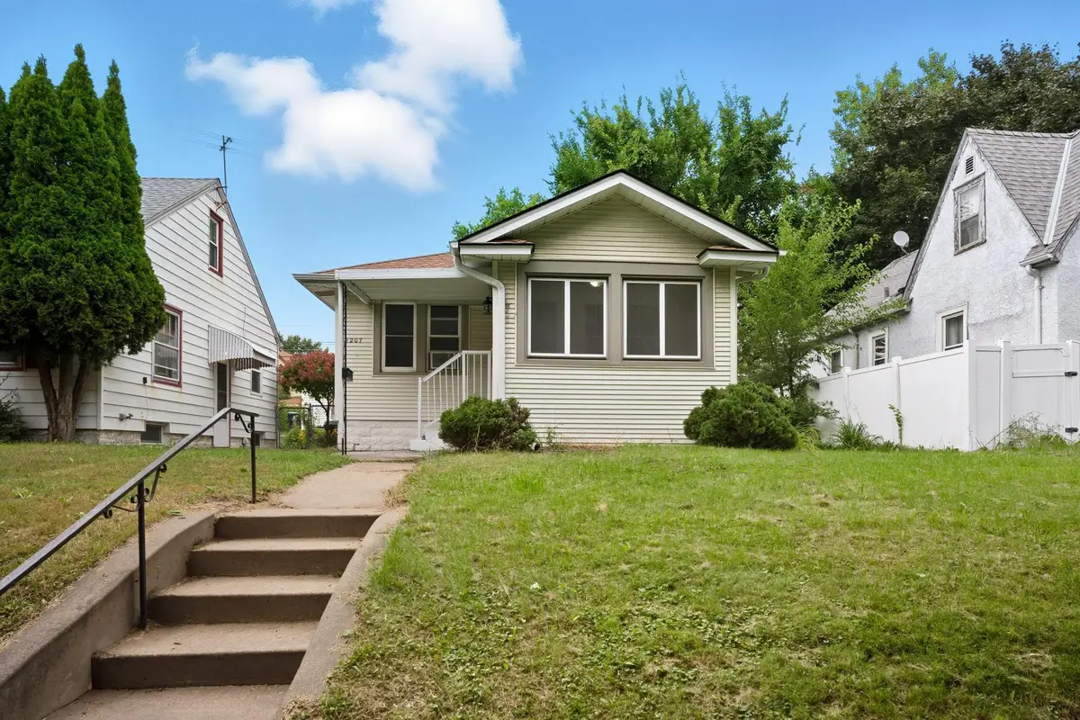 1207 5th Street E, Saint Paul, MN 55106 - Image #1