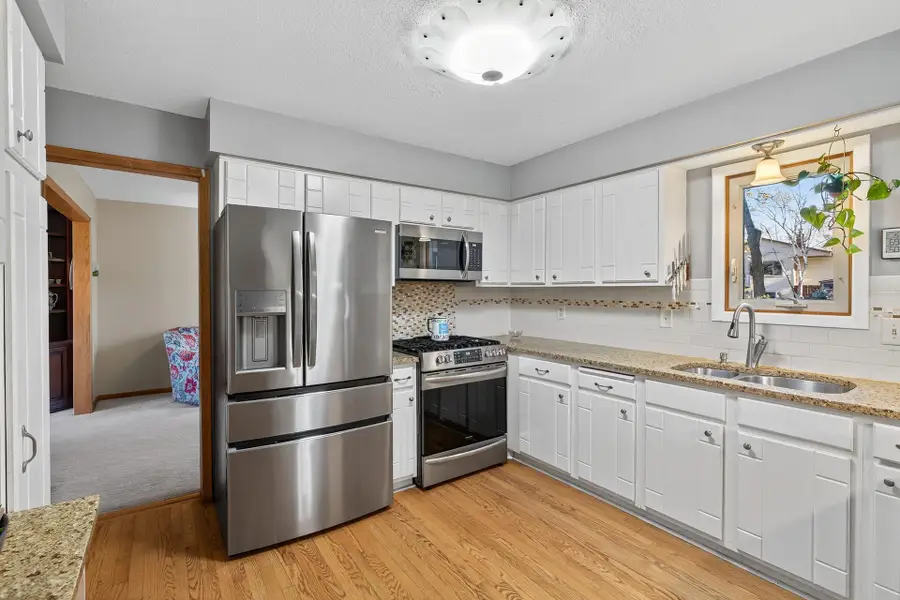 15716 Hayes Trail, Apple Valley, MN 55124 - Image #3