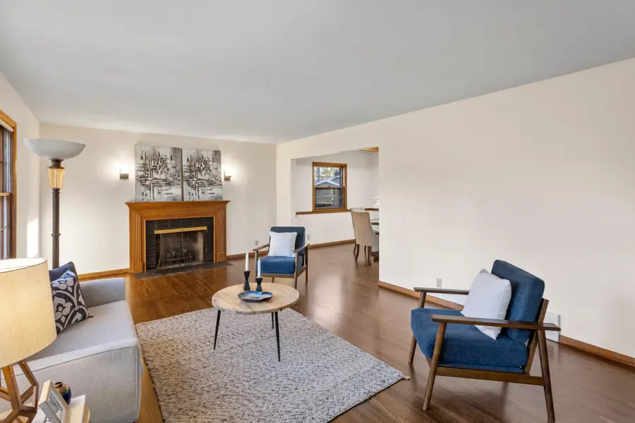 101 Heritage Circle N, Burnsville, MN 55337 - Image #3