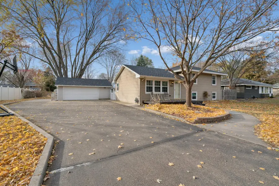 9525 Newton Avenue N, Brooklyn Park, MN 55444 - Image #2