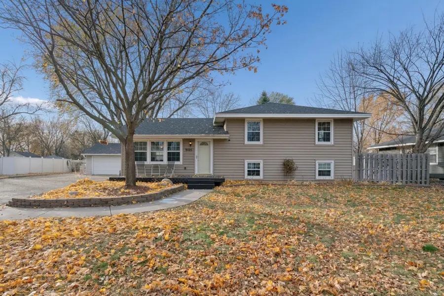 9525 Newton Avenue N, Brooklyn Park, MN 55444 - Image #3