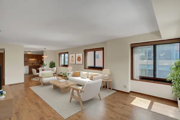 26 10th Street W #502, Saint Paul, MN 55102