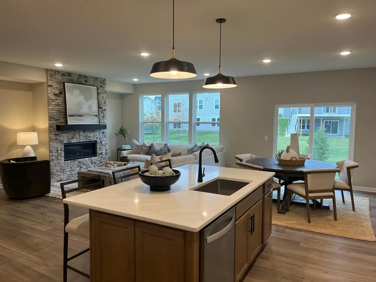 10374 Mcgregor Boulevard, Woodbury, MN 55129 - Image #1