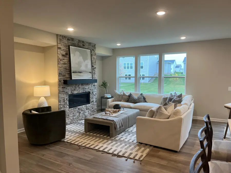 10374 Mcgregor Boulevard, Woodbury, MN 55129 - Image #2