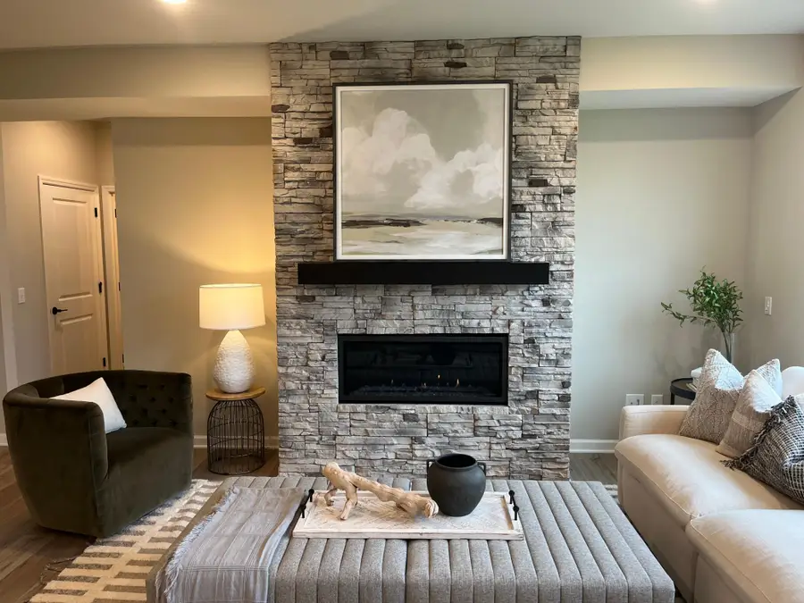 10374 Mcgregor Boulevard, Woodbury, MN 55129 - Image #3