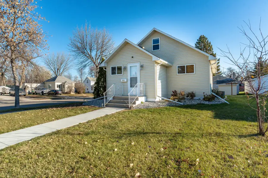 1024 Stearns Street, Crookston, MN 56716 - Image #3