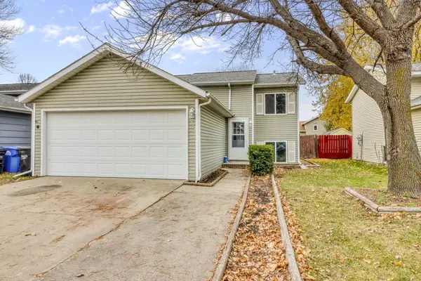 3327 19th Street S, Fargo, ND 58104