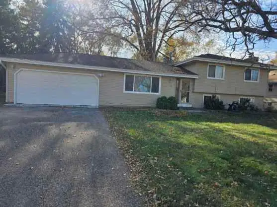 3725 80th Avenue N, Brooklyn Park, MN 55443