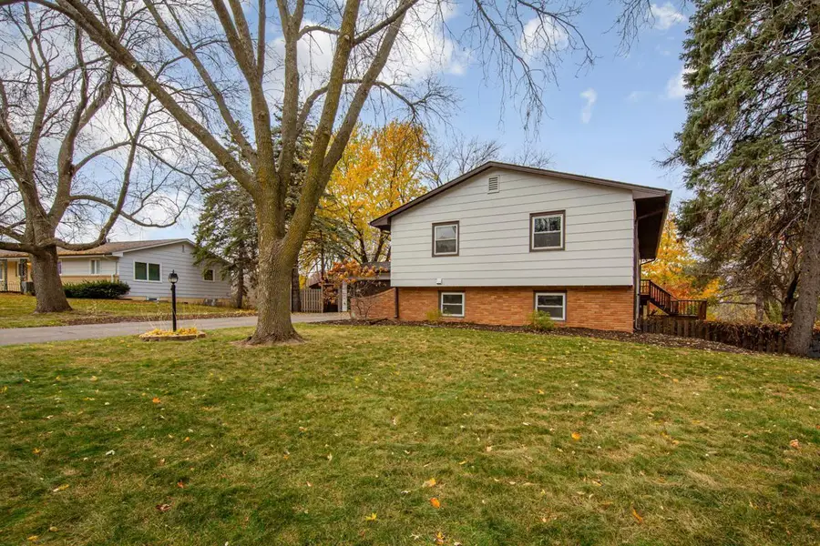 13400 Knob Hill Road, Burnsville, MN 55337 - Image #2