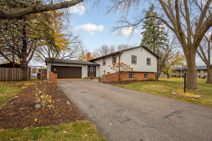 13400 Knob Hill Road, Burnsville, MN 55337 - Image #3