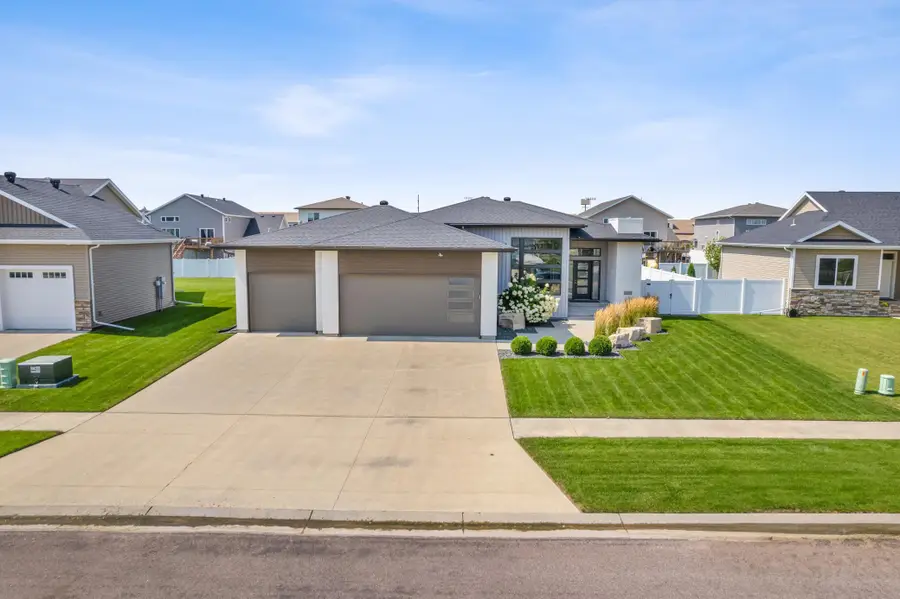 3676 Crimson Loop S, Fargo, ND 58104 - Image #2