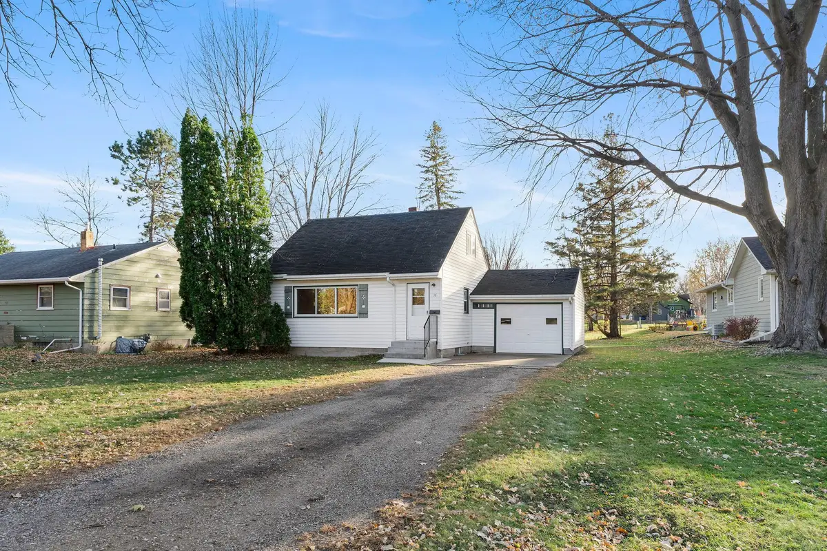 76 Mcleod Avenue Ne, Hutchinson, MN 55350 - Image #1