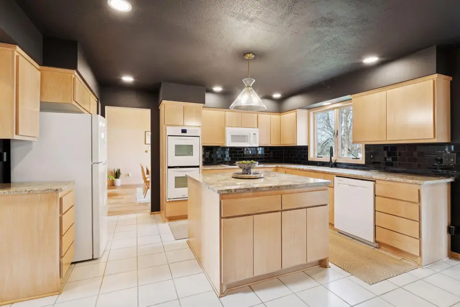 12634 Hilloway Road W, Minnetonka, MN 55305 - Image #3