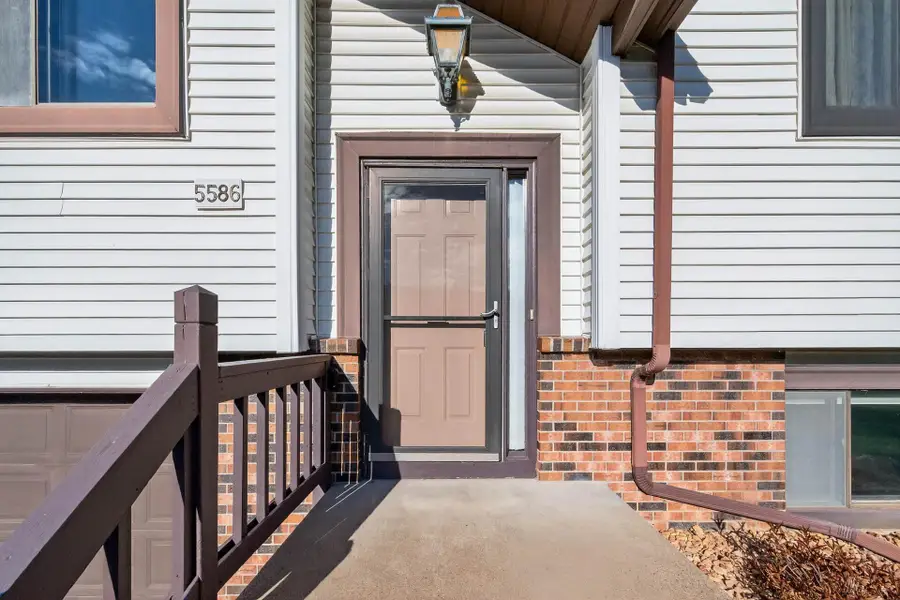 5586 Donegal Drive, Shoreview, MN 55126 - Image #3