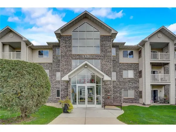 1321 Lake Drive W #203, Chanhassen, MN 55317
